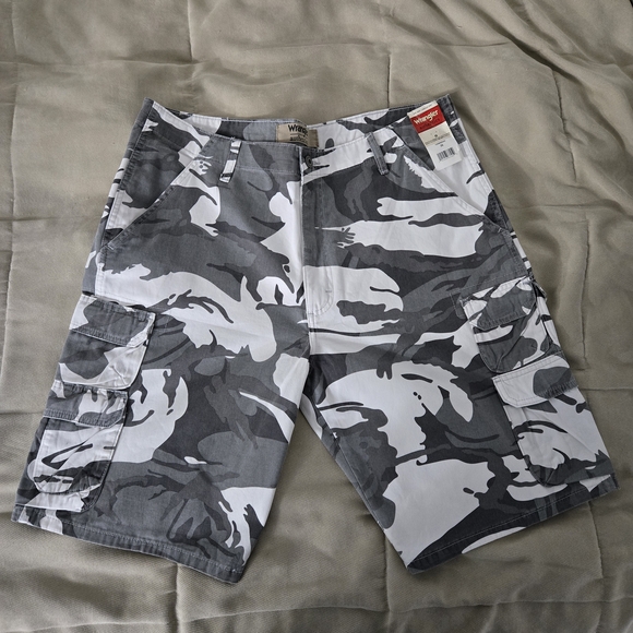 Wrangler Other - 3 For $60. Wrangler Black and White Camouflage Cargo Shorts